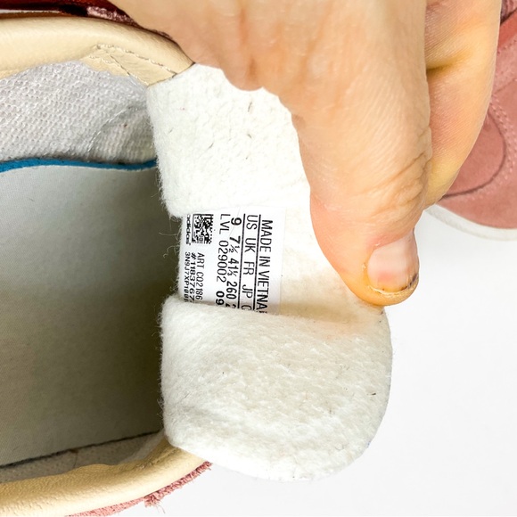 ADIDAS Gazelle Women's Pink Suede Sneakers | Classic 3-Stripe | Size 9 - Picture 5 of 8